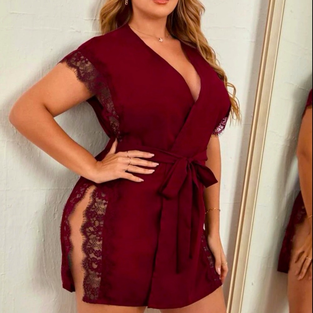 NWT! Elegant Belted Split Side Robe